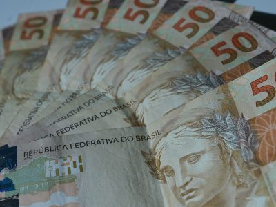 Brasileiros acreditam que inflação ficará em 5% nos próximos 12 meses