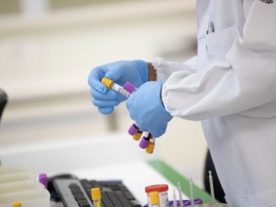 Dose de reforço para todos requer mais dados, diz infectologista Dose de reforço para todos requer mais dados, diz infectologista