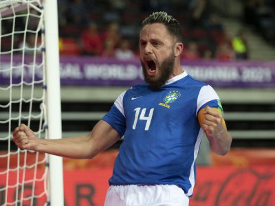 Com time experiente, Brasil quer apagar 2016 e retomar coroa do futsal