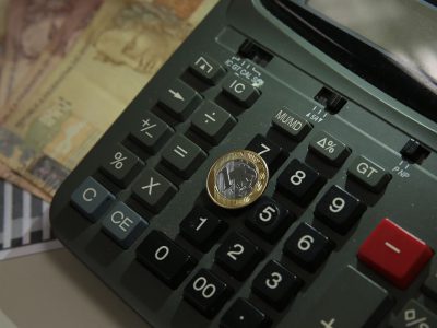 Reajuste salarial fica abaixo da inflação em agosto