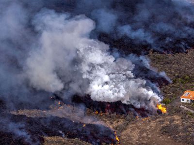 La Palma: uma casa escapou ao rio de lava La Palma: uma casa escapou ao rio de lava