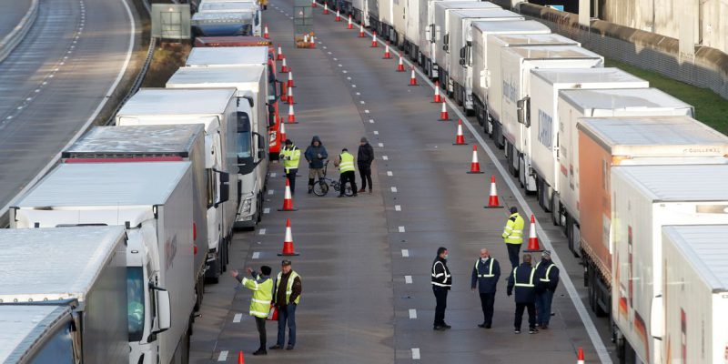 Corrida aos postos: Reino Unido põe Forças Armadas de prontidão