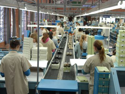 Confiança da indústria cai nos 30 setores avaliados pela CNI