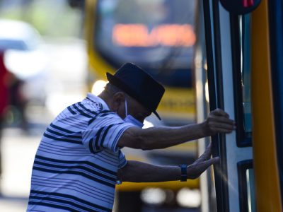 DF flexibiliza uso de máscaras em ambientes abertos a partir de hoje DF flexibiliza uso de máscaras em ambientes abertos a partir de hoje