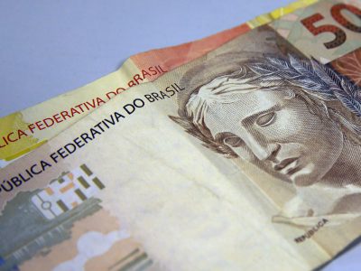 Trabalhadores nascidos em abril podem sacar auxílio emergencial