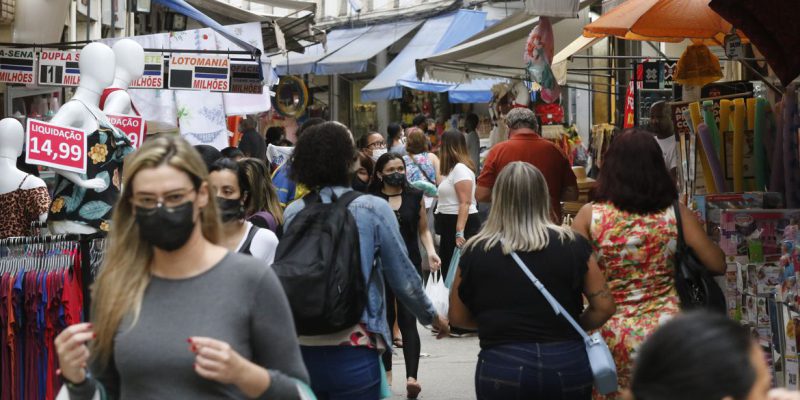 Expectativa de vida no Brasil sobe para 76,8 anos