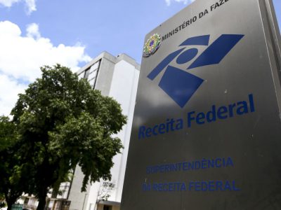 Receita paga hoje restituições de lote residual do IRPF de novembro
