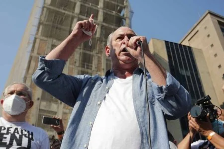 Ciro Gomes anuncia suspensão da pré-candidatura à Presidência