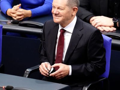 Olaf Scholz é eleito chanceler pelo Parlamento alemão