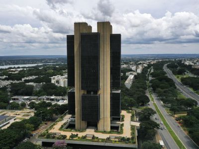 Pandemia e crise hídrica fizeram inflação estourar meta, diz BC