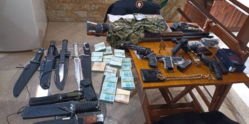 Policiais acusados de envolvimento com milícia são alvo de ação no Rio