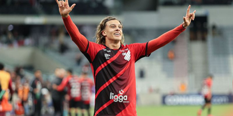 Athletico-PR derrota Avaí e se afasta da zona de rebaixamento