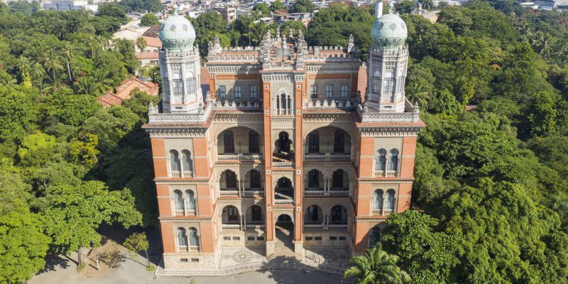 Fiocruz faz 122 anos fabricando vacinas e remédios para todo o país