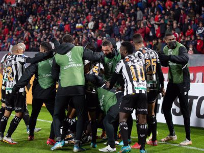 Com gols de Lindoso e Mendoza, Ceará vence Independiente