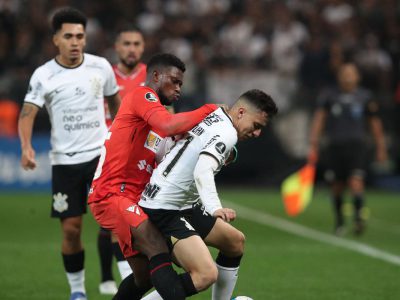 Corinthians empata em Itaquera para avançar na Libertadores
