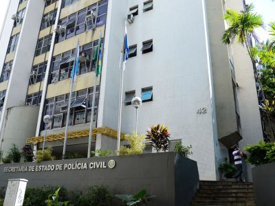 Polícia do Rio faz operação contra furto e receptação de veículos Polícia do Rio faz operação contra furto e receptação de veículos
