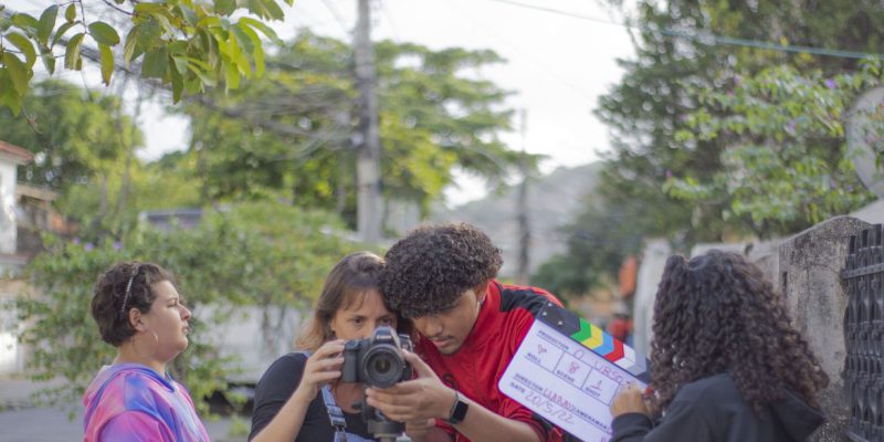 Alunos da rede pública participam de mostra de cinema na França