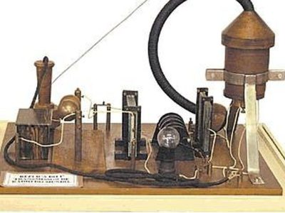 Cem anos do rádio no Brasil: o padre brasileiro que inventou o rádio Cem anos do rádio no Brasil: o padre brasileiro que inventou o rádio