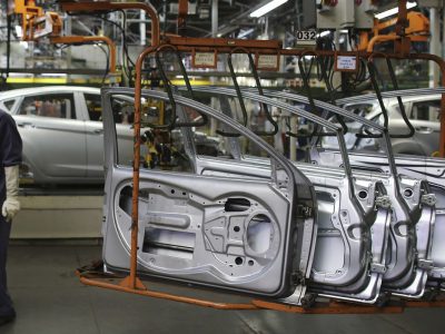 Alta de matérias-primas atinge indústrias em março de modo inesperado