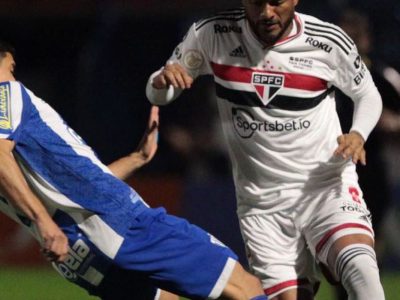 São Paulo perde pênalti e chance de liderança em empate com o Avaí