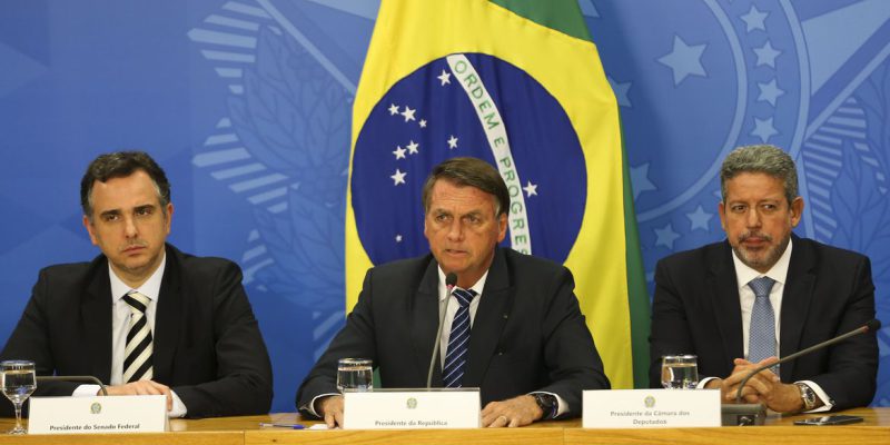 Combustível: presidente propõe ressarcir estados em troca de ICMS zero
