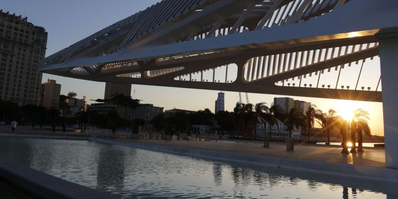 Museus do Rio oferecem visitas mediadas para surdos