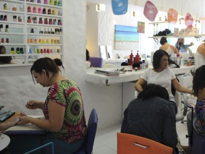 Volume de serviços cresce 0,2% de março para abril, diz IBGE