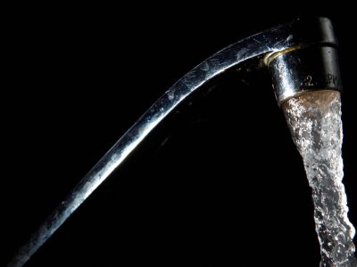 EUA emitem novos alertas para “químicos eternos” em água potável