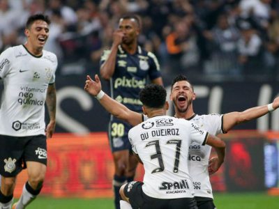 Corinthians atropela Santos e abre boa vantagem na Copa do Brasil
