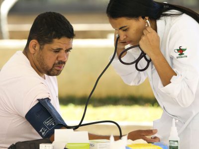 Homens x mulheres: demanda por atendimento no SUS segue desequilibrada