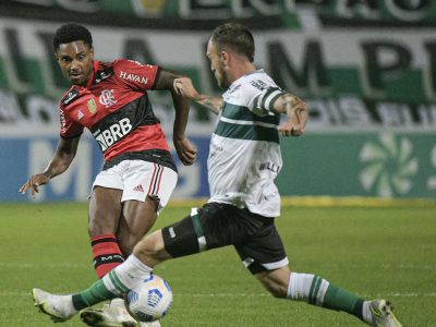 Flamengo e Coritiba jogam em Brasília de olho no G6 do Brasileirão