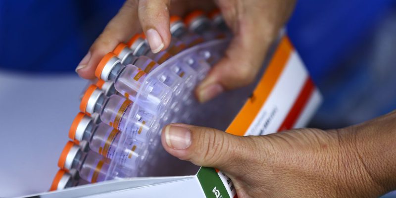 Saúde recomenda vacinação de crianças de 3 a 5 anos com CoronaVac