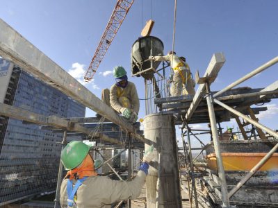 Desempenho da pequena indústria melhora, mas matéria-prima preocupa