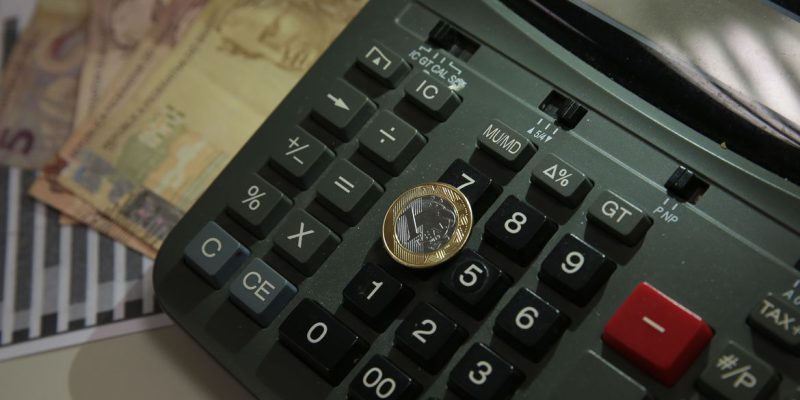 Juros para famílias e empresas sobem em junho, diz Banco Central