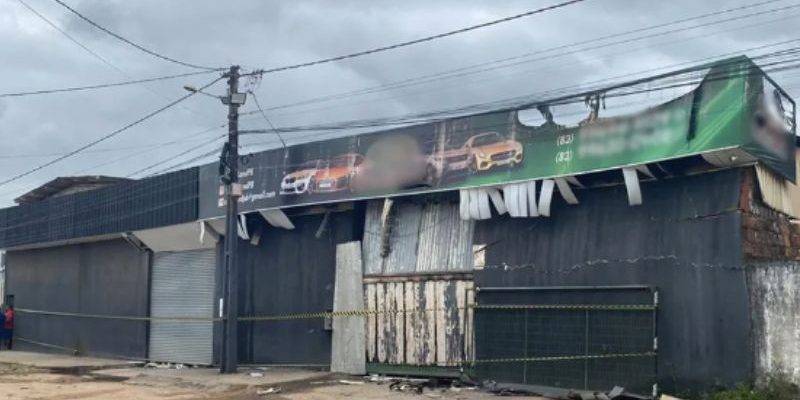 Oficina especializada em carros de luxo pega fogo e seguros podem diminuir prejuízos financeiros