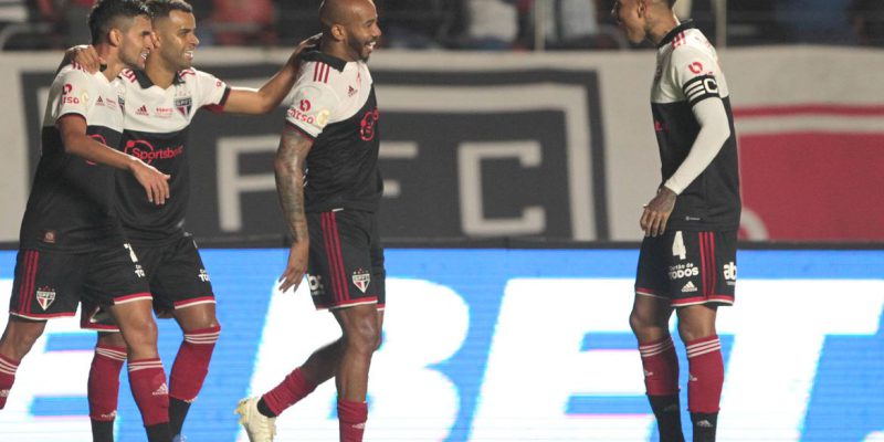 Brasileiro: São Paulo goleia Avaí por 4 a 0 no Morumbi