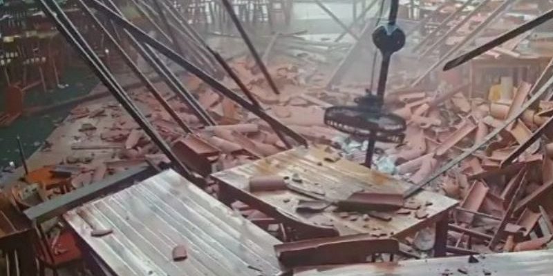 Motorista perde o controle do carro e destrói churrascaria; seguro amenizará os danos