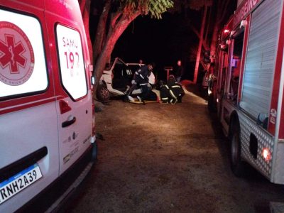 Acidente em Iúna deixa cinco pessoas feridas e uma presa às ferragens