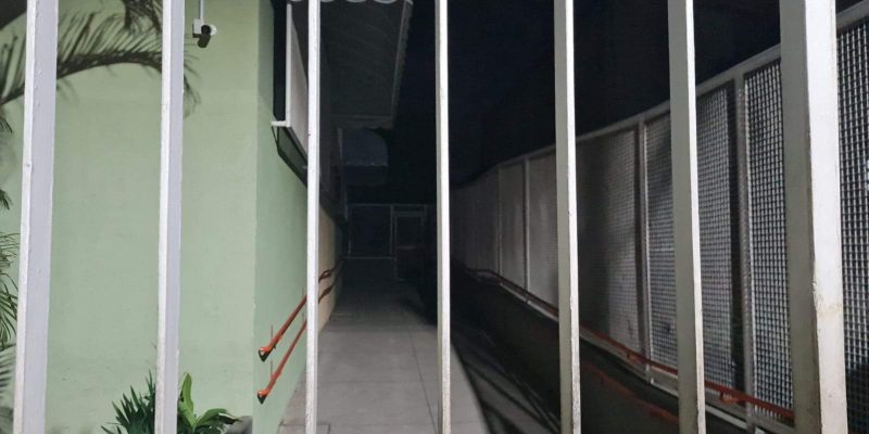 Criança esquecida em creche: funcionários são afastados e vigilantes são demitidos