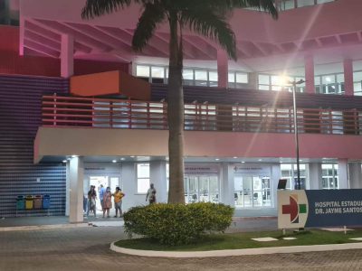 Criminosos trocam tiros com seguranças em estacionamento de hospital na Serra