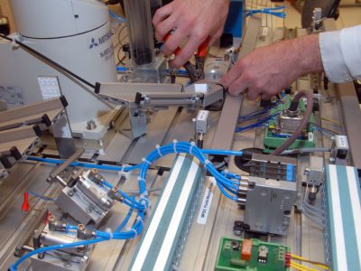 Economia recua 0,8% de julho para agosto, revela a FGV