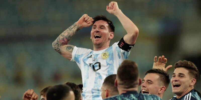 Messi marca no jogo mil, Argentina bate a Austrália e enfrenta a Holanda nas quartas de final