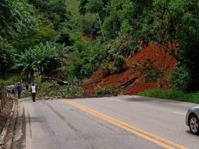ES tem 9 cidades com risco alto de deslizamento e Rio Doce ultrapassa cota de alerta em Linhares