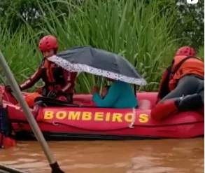 Chuva: mais de 4 mil pessoas no ES estão fora de casa; bombeiros resgatam mãe e bebê em Viana