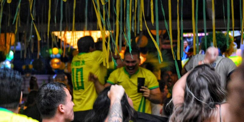 Bares têm programação especial para primeiro “mata-mata” do Brasil na Copa