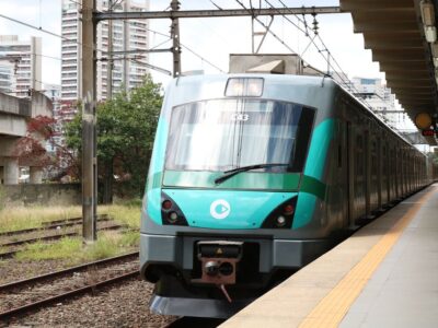 Em SP, trem descarrilha e interrompe parte da linha 8-Diamante