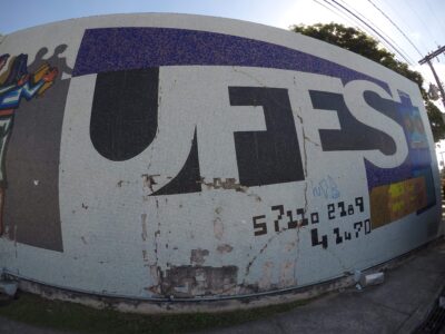 Bloqueio de verbas afeta bolsas e auxílios de 5,4 mil alunos da Ufes