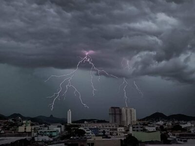 Frente fria se aproxima do ES e deve aumentar risco de temporais