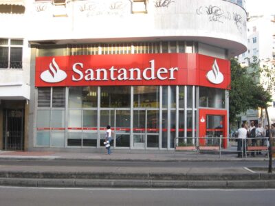 Santander abre mais de 200 vagas de estágio com salário de R$ 2,3 mil