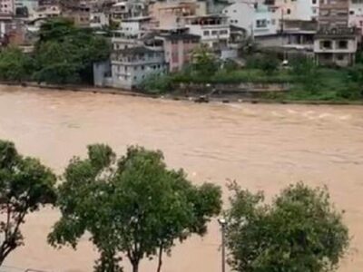 Policial entra em rio e salva mulher que pulou de ponte em Cachoeiro